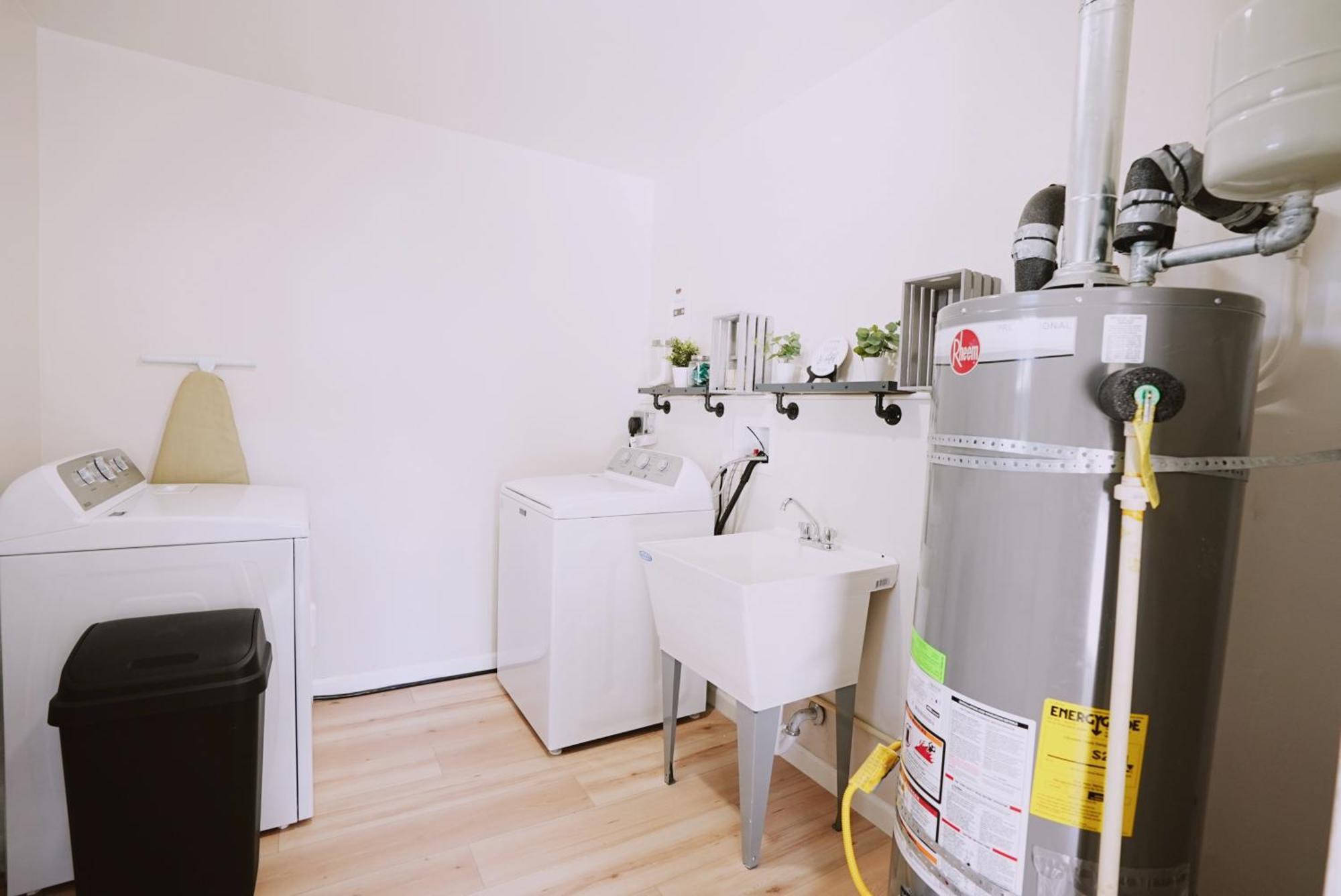 Centrally Located! Remodeled! Huge Backyard! The White House Albuquerque Eksteriør bilde