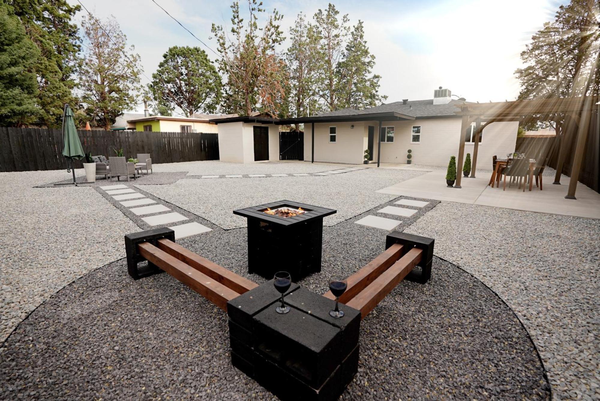 Centrally Located! Remodeled! Huge Backyard! The White House Albuquerque Eksteriør bilde
