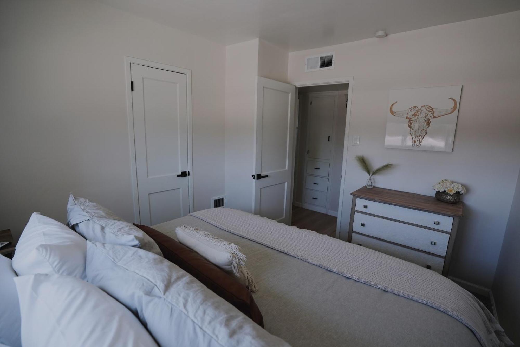 Centrally Located! Remodeled! Huge Backyard! The White House Albuquerque Eksteriør bilde