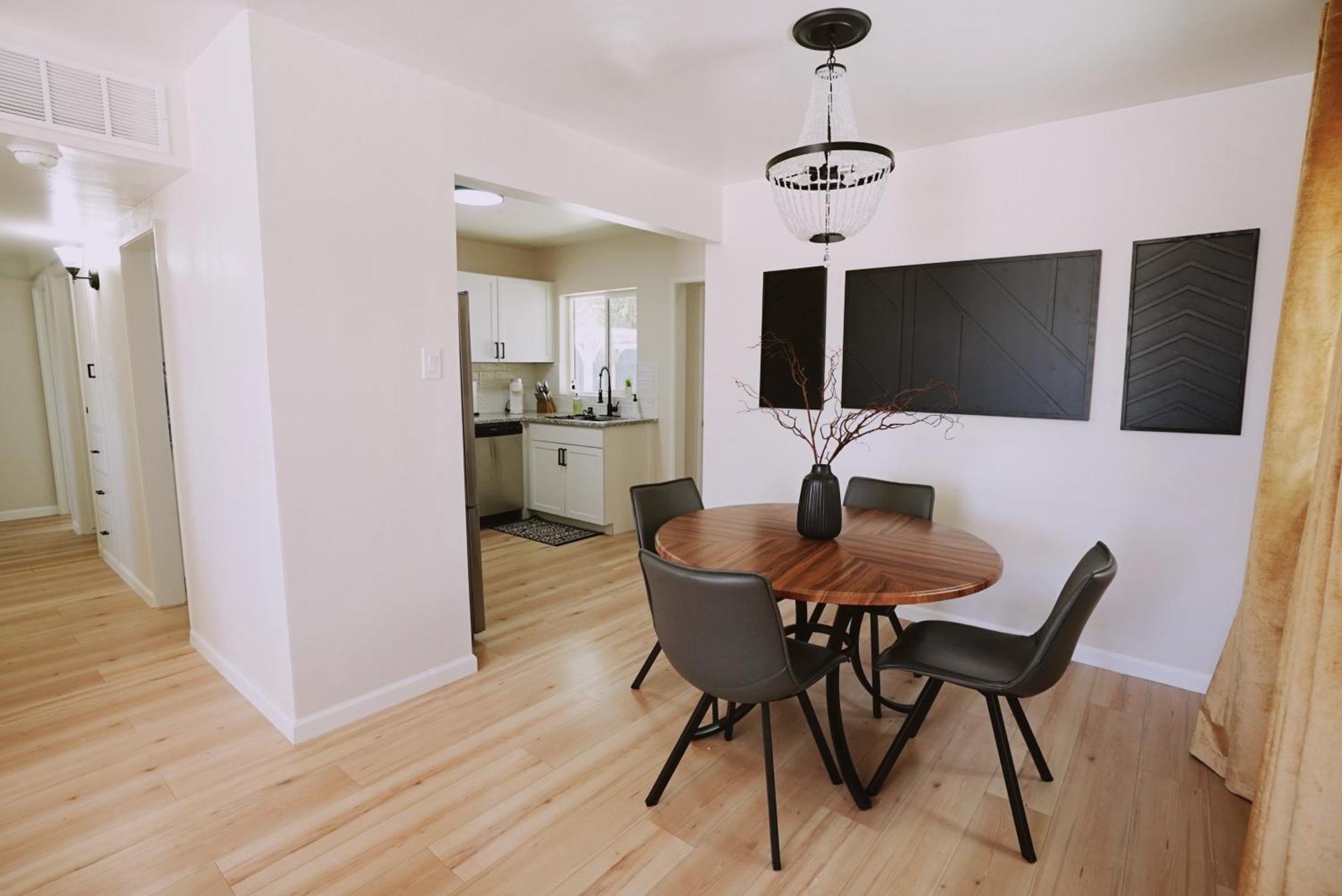 Centrally Located! Remodeled! Huge Backyard! The White House Albuquerque Eksteriør bilde