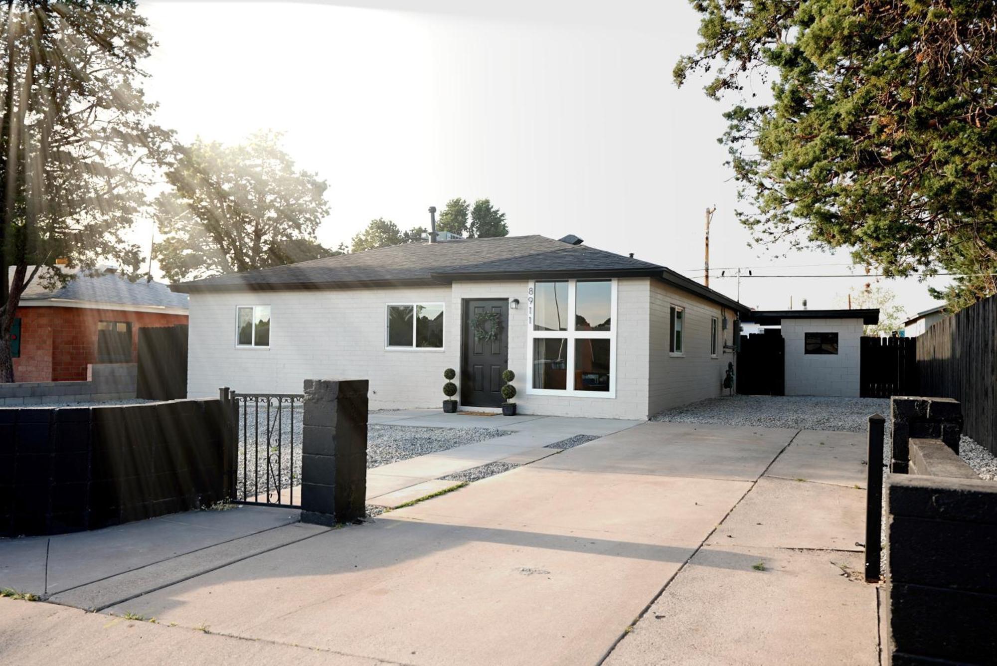 Centrally Located! Remodeled! Huge Backyard! The White House Albuquerque Eksteriør bilde